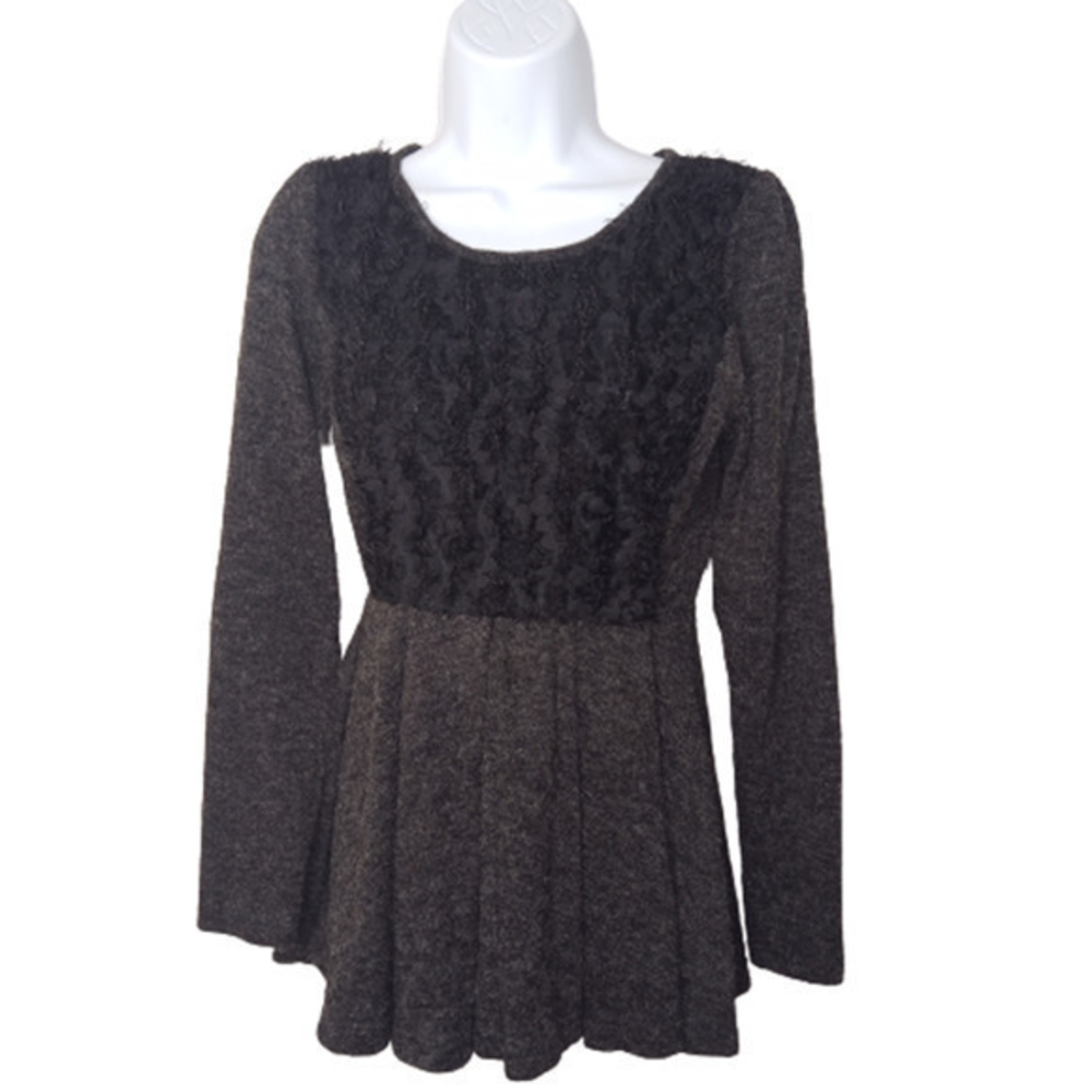 Ryu Peplum Top Gray and Black‎ Floral Size Small